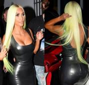 Kim Kardashian causa revuelo al mostrar su nuevo y llamativo color de pelo