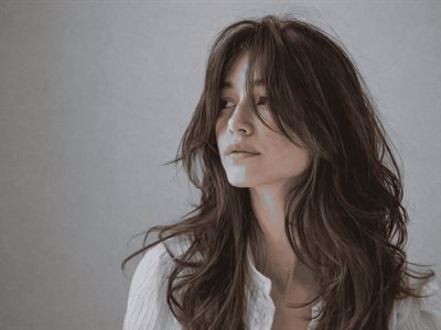 Por qué el “butterfly cut” se ha convertido en el corte en tendencia