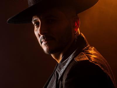 Max Max lanza nuevo sencillo y se prepara para su álbum A media luz