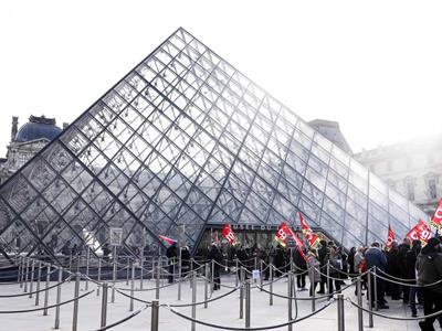 Museo Louvre sufre inundación que afecta a salas de exposición