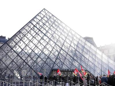 Nueve detenidos tras fraude millonario en boletos del Museo del Louvre