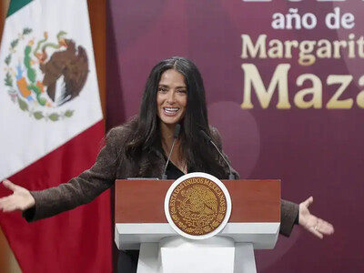 Salma Hayek: "Es momento de contar historias cuando somos atacados"