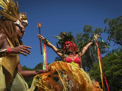 El sol arde e ilumina el carnaval de Río de Janeiro