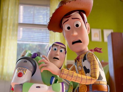Woody y Buzz Lightyear se reúnen para salvar a los niños en Toy story