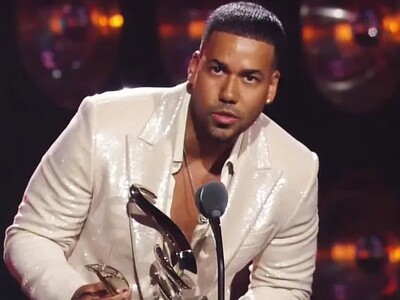 Romeo Santos pronuncia discurso pro inmigrantes en Premio Lo Nuestro
