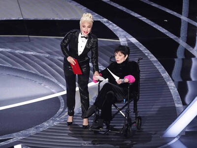 Liza Minnelli dice fue forzada a usar silla de ruedas en los Óscar