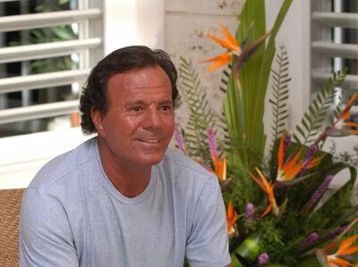 Julio Iglesias presenta demanda por injurias contra Yolanda Díaz