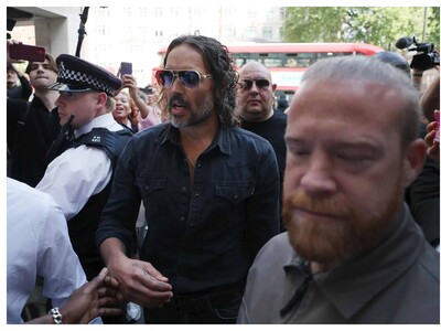 Russell Brand se declara no culpable de dos nuevos delitos sexuales
