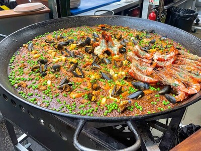 Paella más viral de Londres no la cocinan españoles